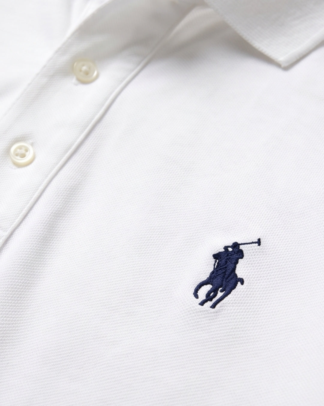 חולצת פולו לבנה לוגו כחול שלוש כפתורים Polo Ralph Lauren